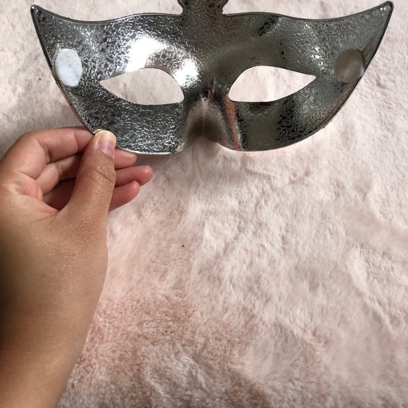 Masquerade Masks for Home Decor - Picture 8 of 16